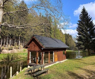 Glamping �esk� r�j - povolen� rybolov - hrad Pecka