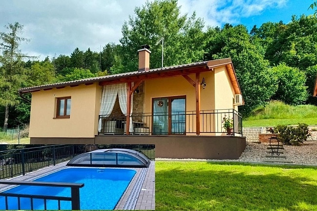 Wellness Chaty s baznem - esk rj - Trosky