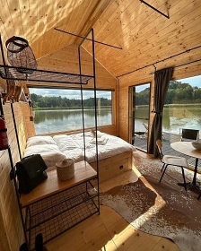Plovoucí Chata Ferdinand - Glamping - Chobot