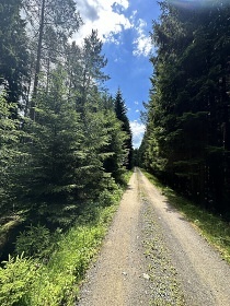 Glamping Podještědí - maringotka výhled na Ještěd