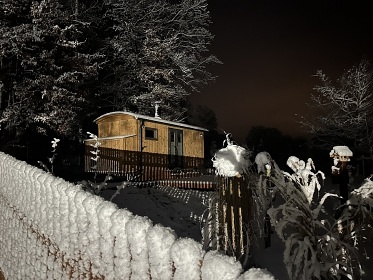 Glamping Podještědí - maringotka výhled na Ještěd