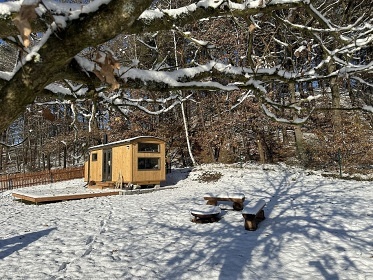 Glamping Podještědí - maringotka výhled na Ještěd