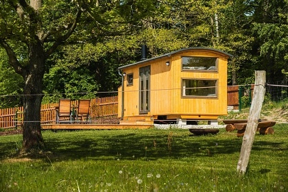 Glamping Podještědí - maringotka výhled na Ještěd