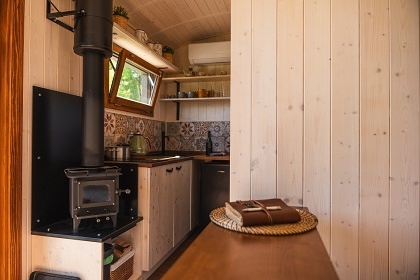 Glamping Podještědí - maringotka výhled na Ještěd