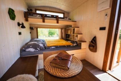 Glamping Podještědí - maringotka výhled na Ještěd