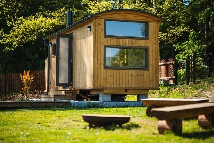 Glamping Podještědí - maringotka výhled na Ještěd