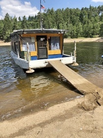 Hausbot Bessy na Orlické přehradě - Milešov