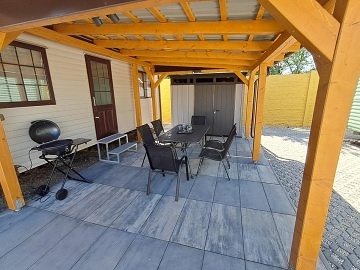 Dv� chaty u Novoml�nsk� vodn� n�dr�e - P�lava