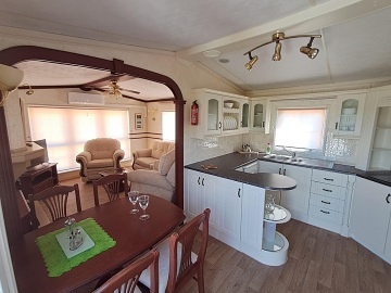 Dv� chaty u Novoml�nsk� vodn� n�dr�e - P�lava