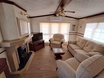 Dv� chaty u Novoml�nsk� vodn� n�dr�e - P�lava