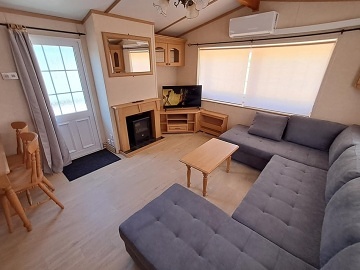 Dv� chaty u Novoml�nsk� vodn� n�dr�e - P�lava