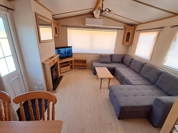 Dv� chaty u Novoml�nsk� vodn� n�dr�e - P�lava