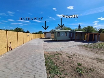 Dv� chaty u Novoml�nsk� vodn� n�dr�e - P�lava