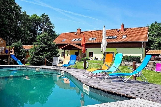 Pronájem chalupy s bazénem a saunou - Hroznětín