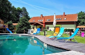 Pronájem chalupy s bazénem a saunou - Hroznětín
