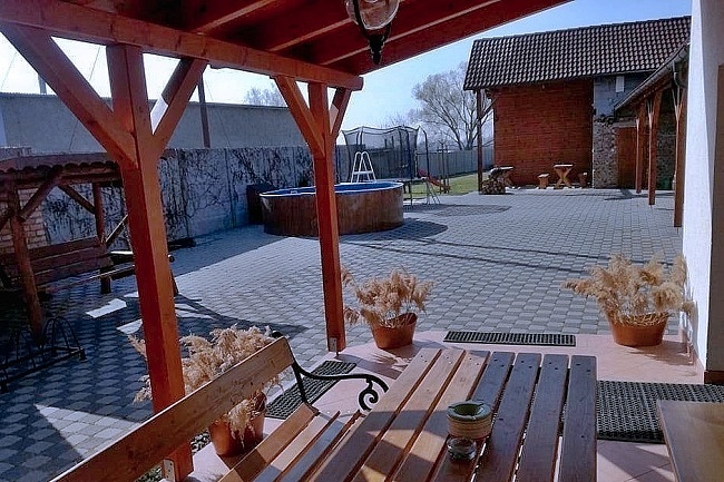 Chalupa s baz�nem - CHKO P�lava - Nov� Ml�ny