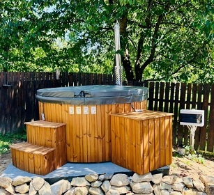 Chalupa wellness a koupací jezírko - hrad Choustník