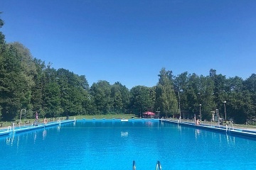 Chata a koupac sud na pat Lys hory - Beskydy