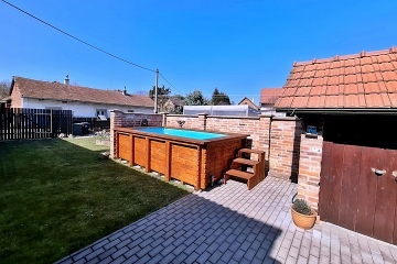 Chalupa s baz�nem �esk� r�j - Prachovsk� sk�ly