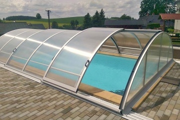 Chalupa s baz�nem - a v�hledem na Such� vrch