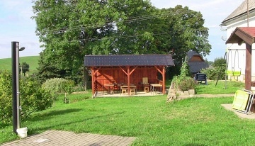 Chalupa s baznem - s vhledem na Such vrch