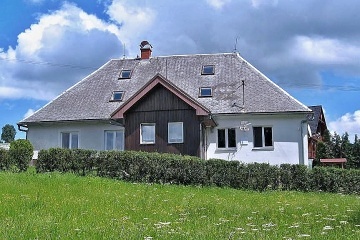 Chalupa s baz�nem - a v�hledem na Such� vrch