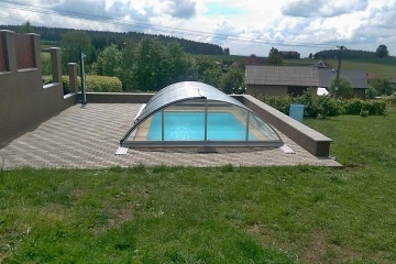 Chalupa s baz�nem - a v�hledem na Such� vrch