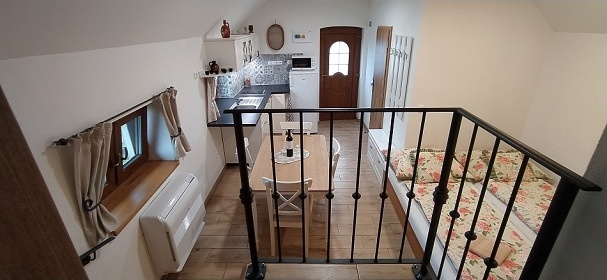 Chalupa a vinn sklep - u pehrady Nov Mlny