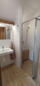 Chalupa a vinn sklep - u pehrady Nov Mlny