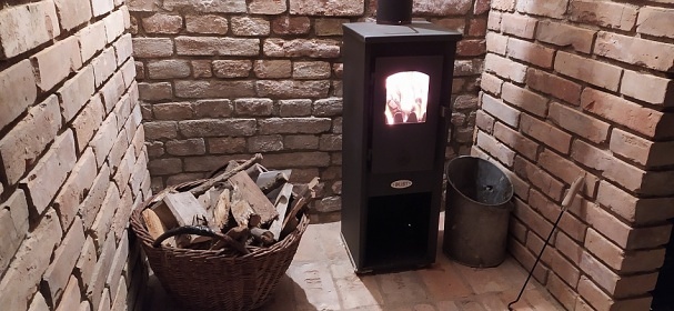 Chalupa a vinn sklep - u pehrady Nov Mlny