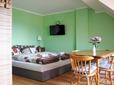 Chalupa a vinn sklep - u pehrady Nov Mlny