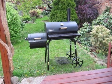 Chalupa a vinn sklep - u pehrady Nov Mlny