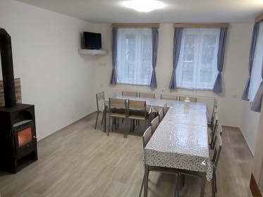 Chalupa u hradu Trosky - �esk� r�j - Hrub� Sk�la