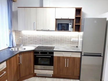 Chalupa u hradu Trosky - �esk� r�j - Hrub� Sk�la