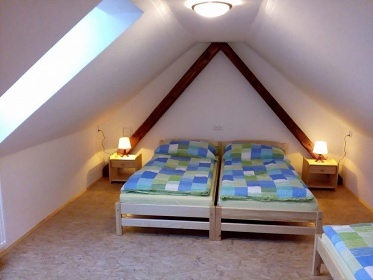 Chalupa u hradu Trosky - �esk� r�j - Hrub� Sk�la