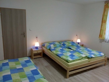 Chalupa u hradu Trosky - �esk� r�j - Hrub� Sk�la