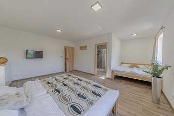 Chata a vinn sklep - pehrada Nov Mlny - Plava