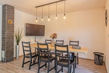 Chata a vinn sklep - pehrada Nov Mlny - Plava