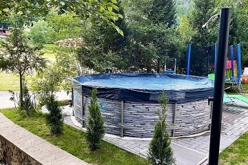 Chata s baznem - pehrada Vranov - Corntejn