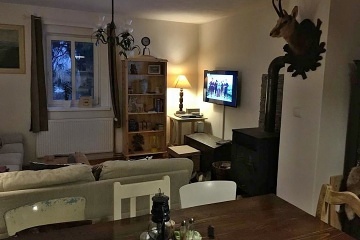 Chalupa se zahradou u potoka - Kru�n� hory