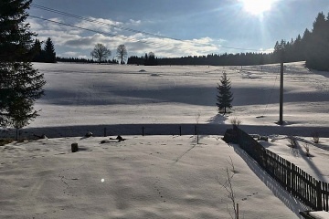 Chalupa se zahradou u potoka - Kru�n� hory