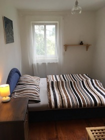 Chalupa se zahradou u potoka - Kru�n� hory