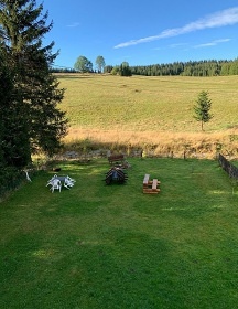 Chalupa se zahradou u potoka - Kru�n� hory