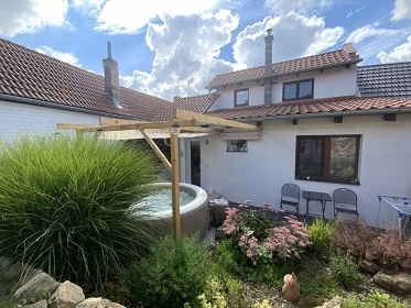 Chalupa Ch�iby - v��ivka a vinn� sklep - Buchlovice