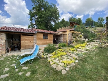 Chalupa Ch�iby - v��ivka a vinn� sklep - Buchlovice