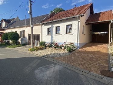 Chalupa Ch�iby - v��ivka a vinn� sklep - Buchlovice