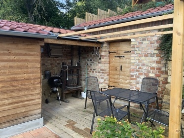 Chalupa Ch�iby - v��ivka a vinn� sklep - Buchlovice