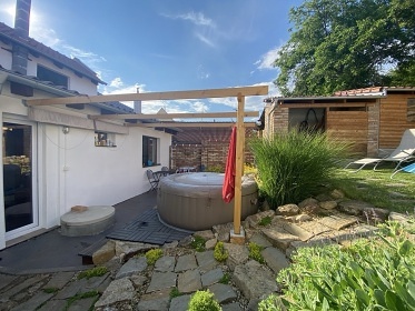 Chalupa Ch�iby - v��ivka a vinn� sklep - Buchlovice