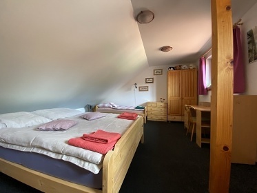 Chalupa Ch�iby - v��ivka a vinn� sklep - Buchlovice