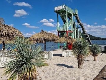 Chata u M�chova jezera - hrad Bezd�z a Houska